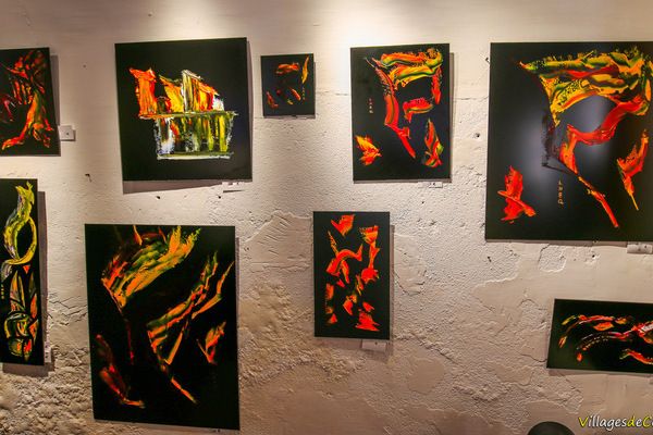 Artiste peintre abstrait en Corse - Hélène Bécu (Atelier ToileFilante, Algajola)