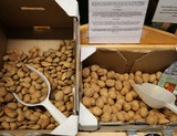 Organic walnuts and almonds - Dried fruits in store La Roulotte - Furiani