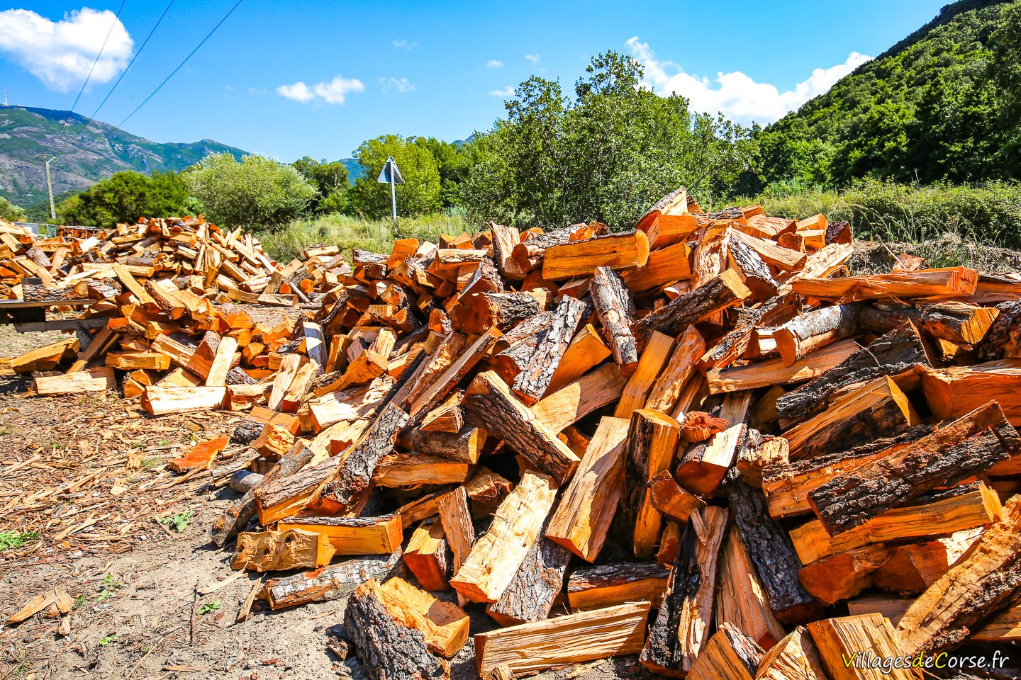 Bois de Chauffage en 33 cm - Vente à la palette de 1,05 m³ (1,5 stère)