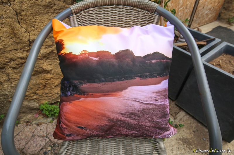 Coussin décoratif - Photo de la marine de Sant Ambroggio par Hélène Bécu, ToileFilante