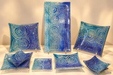 Collection de plats en verre fusionné - Motifs bleus en spirales