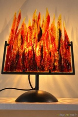 Lampe en verre fusionné - Motifs de flammes orange et rouges