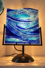 Lampe en verre fusionné - Motifs marins dans les tons bleus