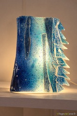 Luminaire bleu en verre fusionné - Travail de texture et transparence