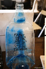 Abgeflachte Glasflasche als Tablett - Verrerie Atraverre - Calvi, Korsika