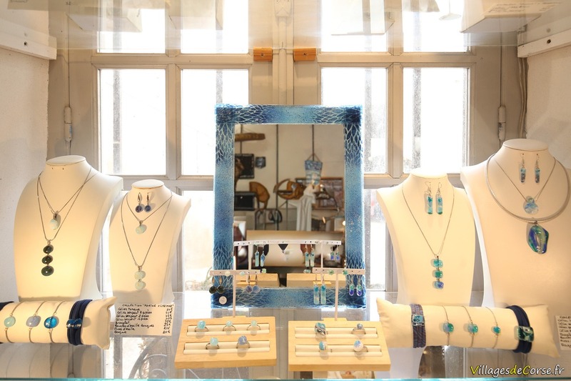 Handgefertigter roter Glasspiegel - Verrerie Atraverre - Calvi, Korsika