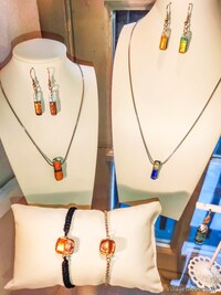 Bunter Glasschmuck - Korsische Handwerkskunst