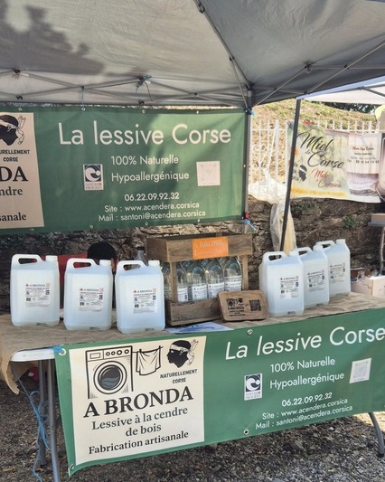 Stand de vente - Lessive naturelle à la cendre A Cendera - Talasani, Corse