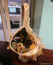 Poterie de Vallauris lumineuse - Art céramique du XXe siècle en Corse