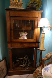 Vitrine Empire en noyer - Mobilier du XIXe siècle