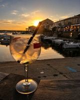 Aperitif bei Sonnenuntergang im Hafen von Centuri - Restaurant Chez Marc