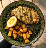 Über Holzfeuer gegrillte Zahnbrasse - Restaurant Chez Marc in Centuri