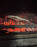 Pesce cotto a legna