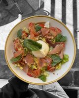 Insalata con prosciutto corso