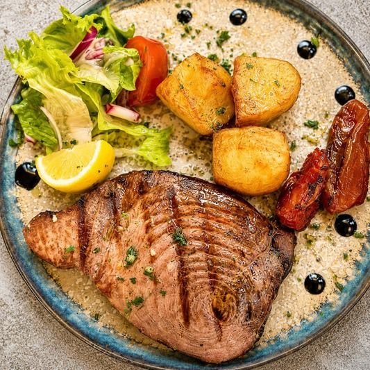 Gegrilltes Schwertfischsteak mit Ofenkartoffeln - Restaurant Chez Marc in Centuri