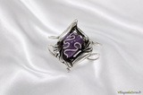 Amethystring auf einer Geode präsentiert