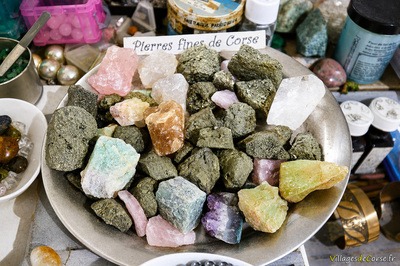 Feine Schmucksteine für den Schmuck von BdeH - Werkstatt in Corbara