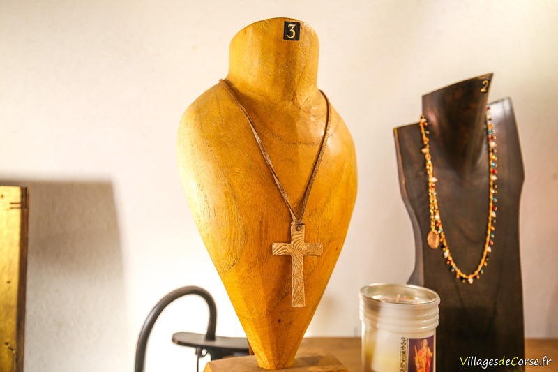 Handgefertigte Bronze-Kreuz-Halskette - Les Bijoux By Bulles - Calvi, Korsika