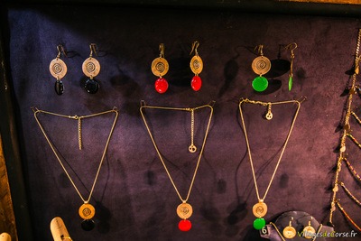 Handgefertigte Bronze-Halsketten - Les Bijoux By Bulles - Calvi, Korsika