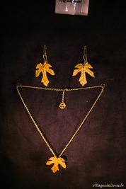 Schmuckset Halskette und Ohrringe mit Feigenblatt-Prägung in Bronze - Les Bijoux By Bulles - Calvi, Korsika