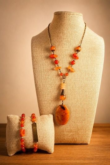 Bijou pierre naturelle orange fait main corse