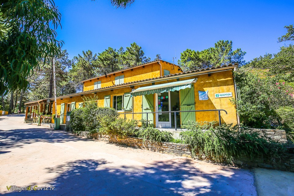 Camping Bungalow La Pinède - Alloggio - Corsica