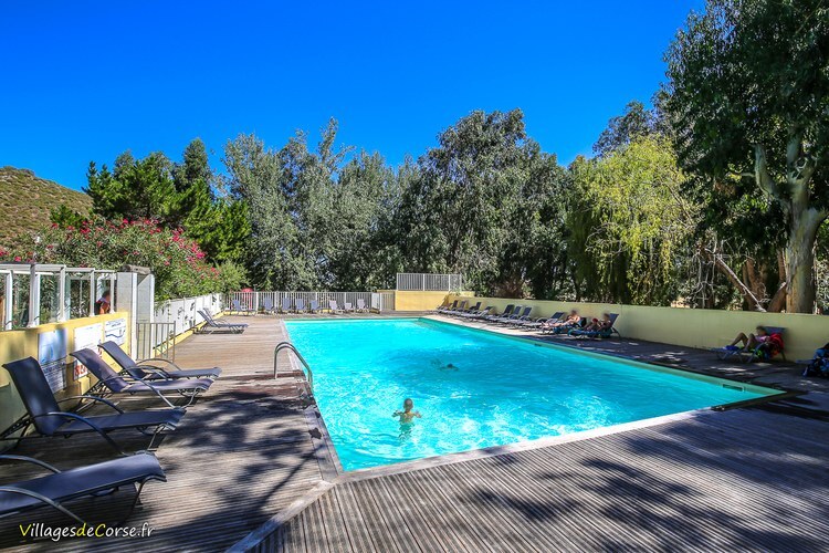 Piscina del campeggio saint florent