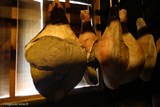 Prisutti in stagionatura, salumeria Battaglia a Vallecalle