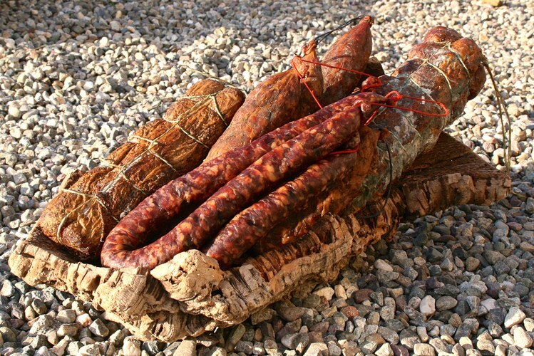 Korsischer AOP-Wurstkorb - Charcuterie Battaglia in Vallecalle