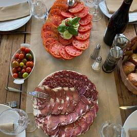 Piatto di salumi salumeria Casa Serena Cauro maiali salumeria Casa Serena Cauro Ucciani