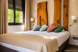 Walk-in shower - Renovated rooms at Auberge de la Restonica