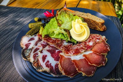 Corsican charcuterie platter - Auberge de la Restonica Restaurant in Corte