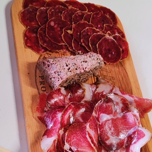 Corsican charcuterie platter - Farm meal - Capra Sheepfold - Peri, near Ajaccio