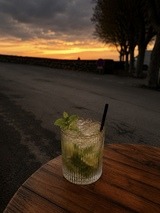 Evening cocktail and aperitif atmosphere - Au Bon Clocher Restaurant in Canari