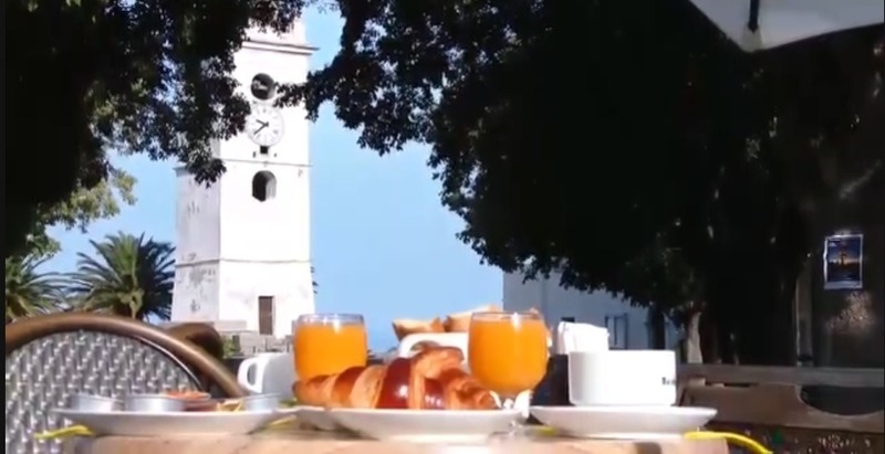 Petit dejeuner - Hôtel Au Bon Clocher - Canari, Corse - Image Corsica Drone