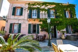 Fassade des Hotel Restaurants Le Vieux Moulin - Hafen von Centuri im Cap Corse