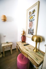 Scrivania in legno con sedia - camera dell?hotel a Vivario