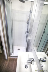 Bagno privato - hotel U Campanile a Vivario con doccia moderna