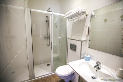 Bagno privato - hotel U Campanile a Vivario con doccia moderna