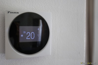 Termostato a parete - camera dell?hotel U Campanile a Vivario