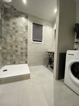 Douche et salle de bain - Location appartement à Vallecalle, Haute-Corse