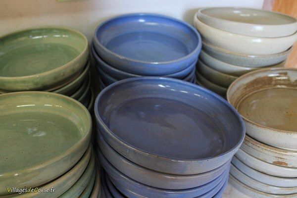 Piatti fondi in ceramica della Balagne