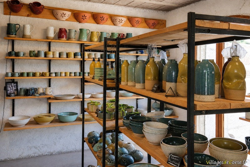 Boutique de poteries artisanales - Poterie de Corbara