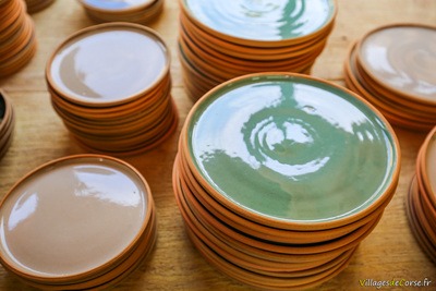 Assiettes en grès - Poterie artisanale de Corbara