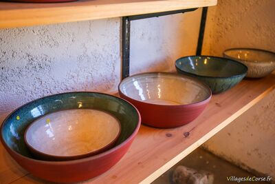 Insalatiera corsica in ceramica di corbara zeineb delage