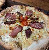 Pizza mit korsischer Wurstwaren - A Bastella, Lucciana