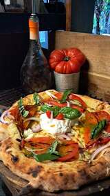 Pizza mit Ochsenherztomaten - A Bastella, Lucciana