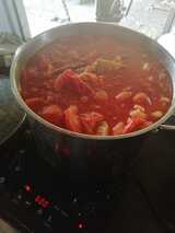 Preparazione della salsa di pomodoro - Pizzeria a Bastella - Lucciana, Corsica