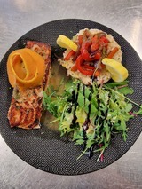 Salmon steak with citrus sauce - Restaurant I Fratelli in Rapale.