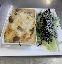 Tartiflette with sheep's cheese, panzetta, and figatellu - Restaurant I Fratelli in Rapale.